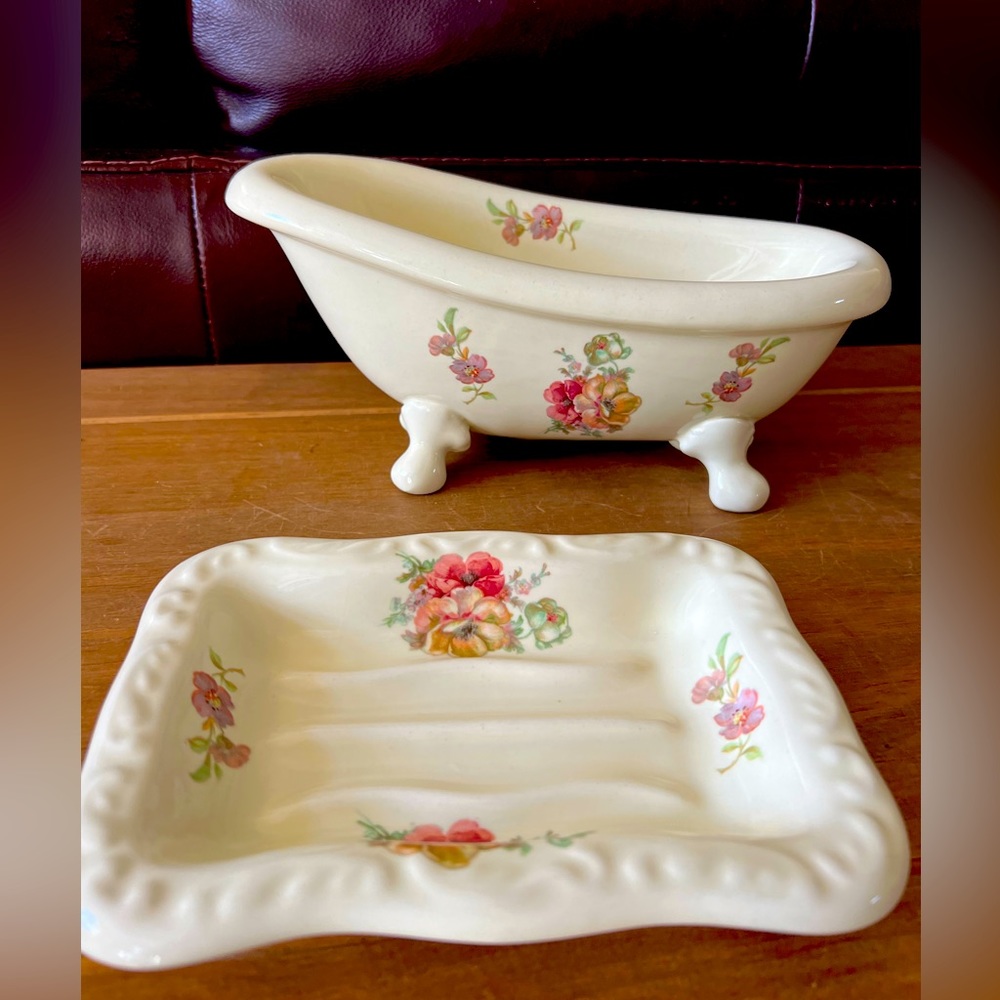 ATHENA CALIFORNIA soap dish and bath tub. Vintage and in excellent condition